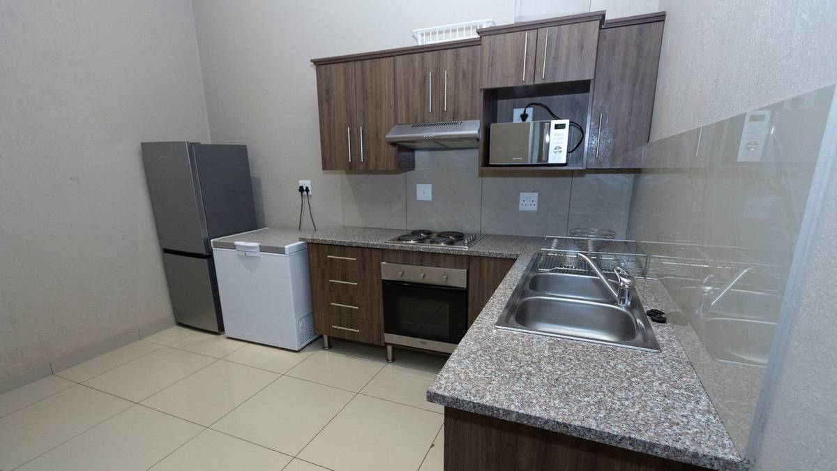 21 Van Rooyen — photo 3