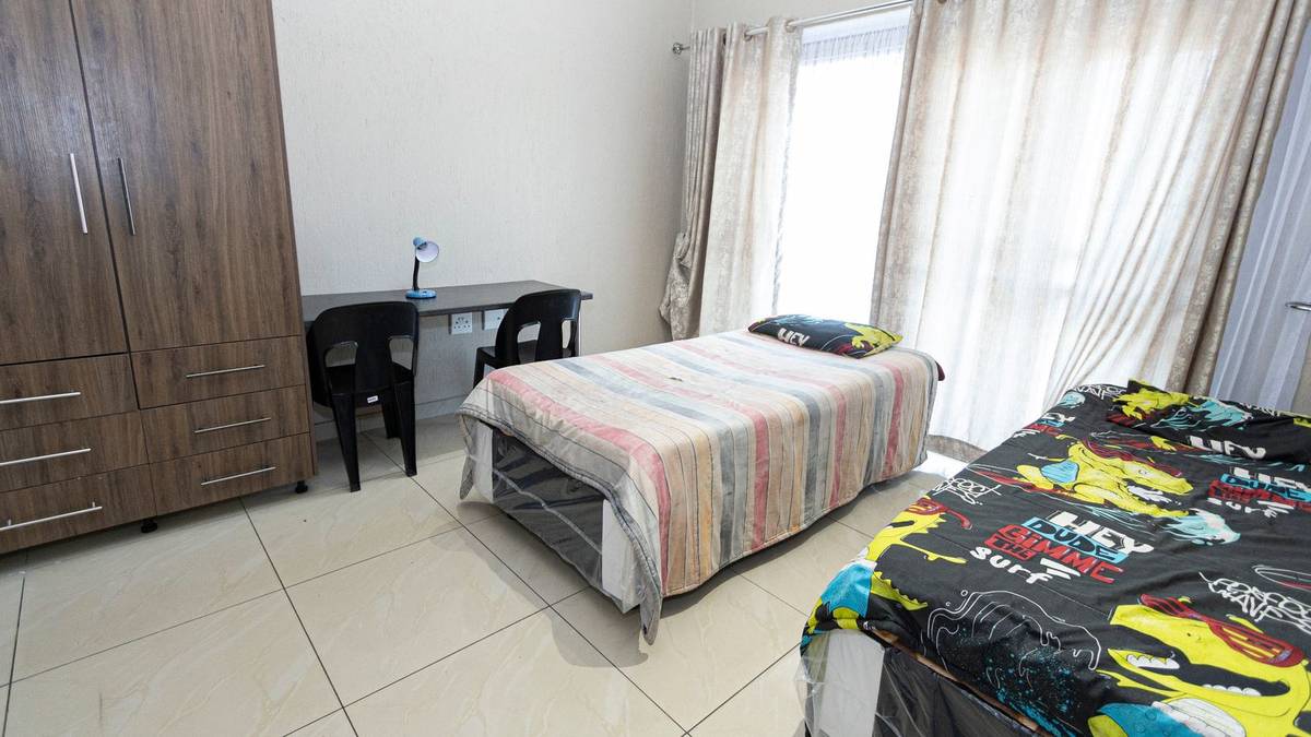 21 Van Rooyen — photo 5